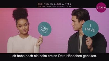 Charles Melton & Yara Shahidi spielen "Never have I ever..."