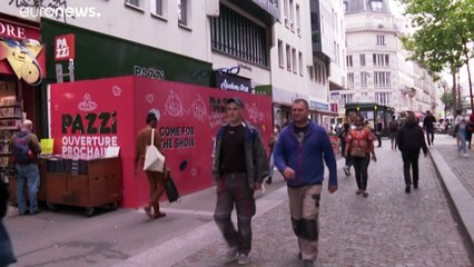 شاهد: للمرة الأولى في باريس.. روبوت ينوب عن الموظفين في تحضير وخبز وتقديم البيتزا