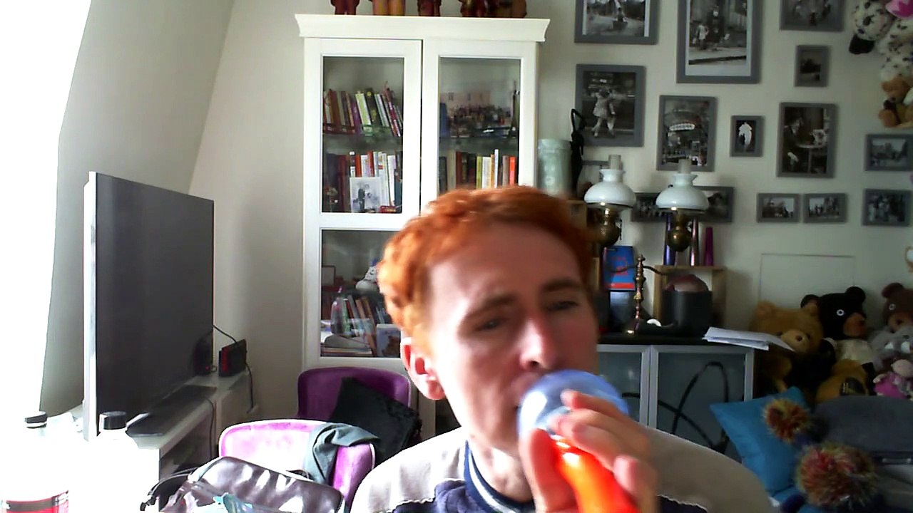 Wiwi égratigne "le géant"