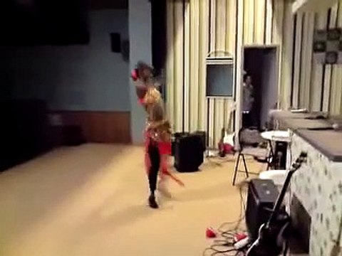 Shakira Hips Don'T Lie Remix Bamboo