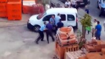 Cinayet zanlısını linçten polis kurtardı