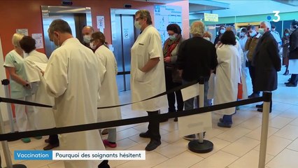Covid-19 : pourquoi certains soignants hésitent-ils à se faire vacciner ?