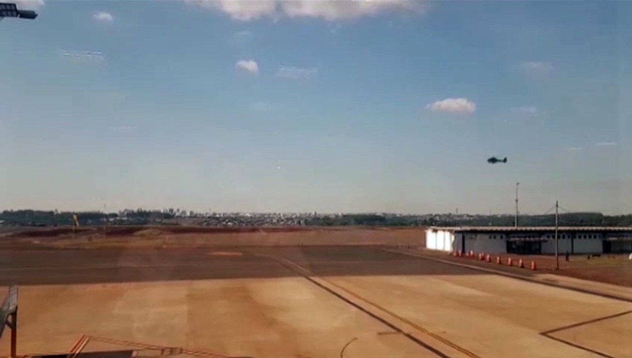 Helicóptero do Governo do Estado chega a Cascavel com as 13.840 doses de Janssen e outras 5.034 doses da Pfizer