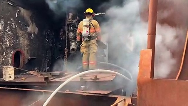 ext-embarcación-en-llamas-050721