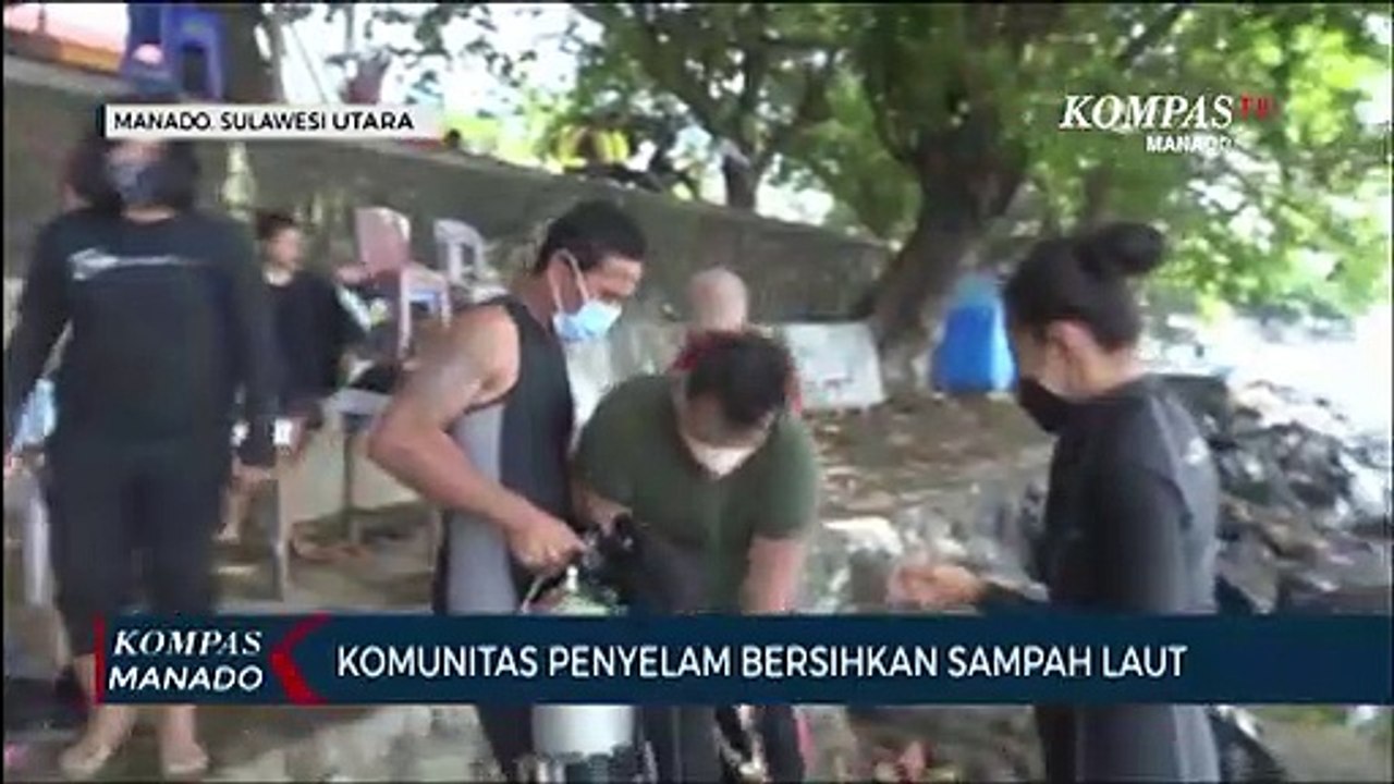 Komunitas Penyelam Bersihkan Sampah Laut