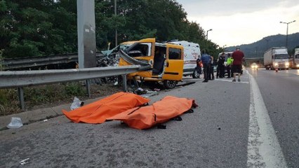 Скачать видео: TEM’de ticari taksi bariyerlere ok gibi saplandı: 2 ölü, 5 yaralı