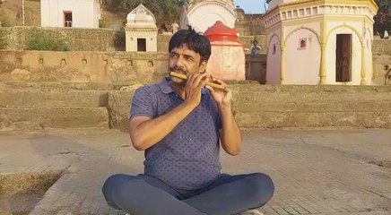Sandeep Sakhre : 25 साल से ताप्ती के तट पर हर सुबह बांसुरी बजाने आता है ये शख्स, आप भी सुनिए.