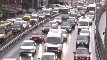 Yağış trafiği kilitledi, yüzde 69'a çıktı