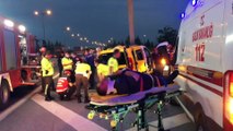 Sakarya'da ticari taksi refüje çarptı: 2 kişi öldü, 5 kişi yaralandı