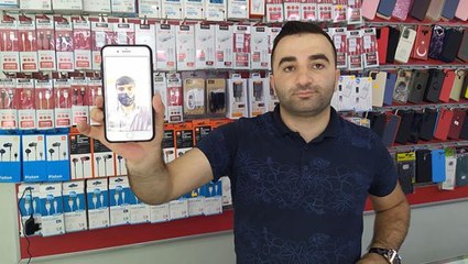 Müşteri gibi davranarak telefonları çalan hırsızı çektiği selfie'ler ele verdi