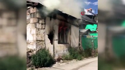 Sarıkamış’ta metruk evde çıkan yangın söndürüldü