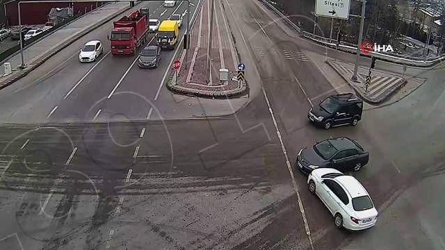 Malatya’da trafik kazaları kameralara yansıdı