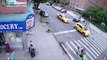Etats-Unis: La police dévoile la vidéo d’un homme sur un scooter ouvrant le feu dans une rue de New York - Aucune personne blessée - Regardez