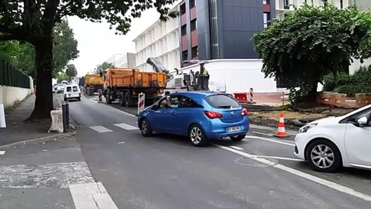 Circulation délicate pour les véhicules d'urgence sur l'avenue Georges Pompidou à Périgueux