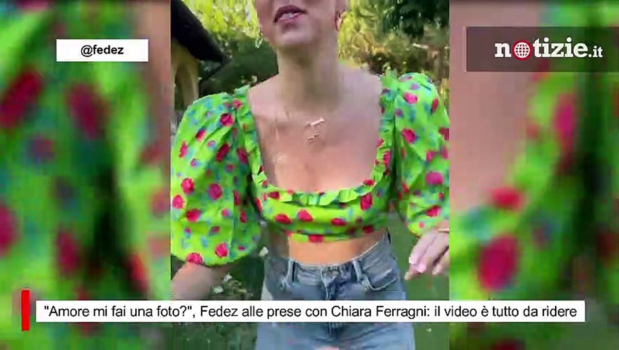 "Amore mi fai una foto?", Fedez alle prese con Chiara Ferragni: il video è tutto da ridere