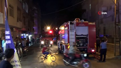 Tartıştığı eşi eve dönmeyince evini yakıp iki çocuğunu satırla rehin aldı