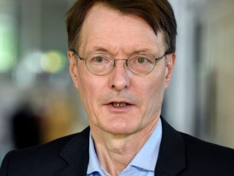 Karl Lauterbach teilt gegen ungarische Fußballfans aus