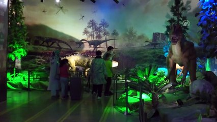Kayseri Bilim Merkezi'ndeki dinozor sergisi ziyaretçilerini milyonlarca yıl öncesine götürüyor