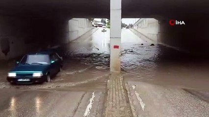 Dalçıkta biriken su sürücülere zor anlar yaşattı
