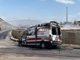 HASTA ALMAYA GİDİLEN AMBULANS, ALEV ALEV YANDI