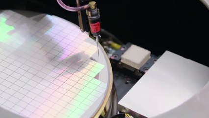 유럽 파고드는 중국...英 최대 반도체 업체 중국에 팔렸다 / YTN