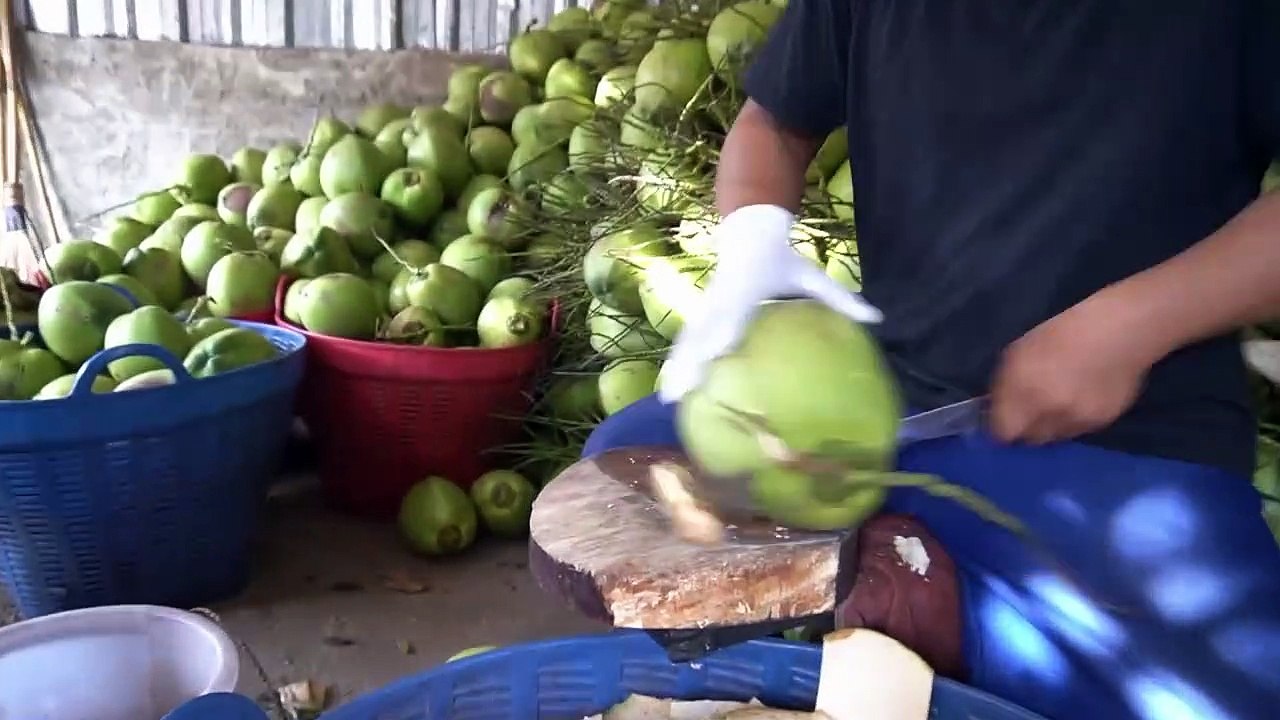 Thai Street Food_Coconut Cutting Show _フルーツ職人, 과일달인, 椰子切