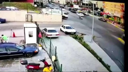 Pendik'te feci kaza; motosikletiyle kamyonun altına girdi