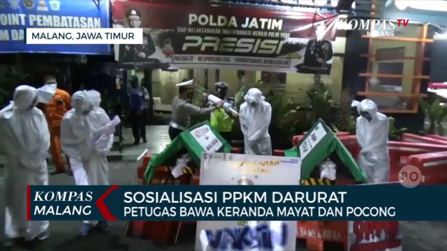 Sosialisasi PPKM Darurat, Petugas Bawa Keranda dan Pocong