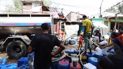 YENİ DELHİ - Hindistan'ta pandemi döneminde sosyal mesafe ikilemi