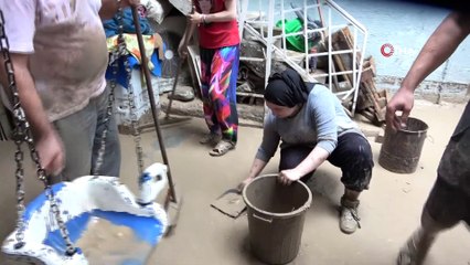 Sel bir mahalleyi böyle sular altında bıraktı