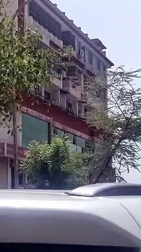 धूं-धूं कर जली कार