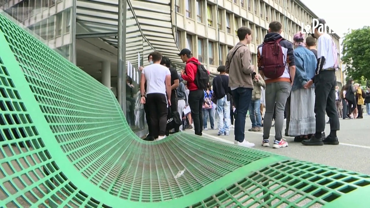 Les lycéens découvrent les résultats du bac : « on nous a volé notre année »