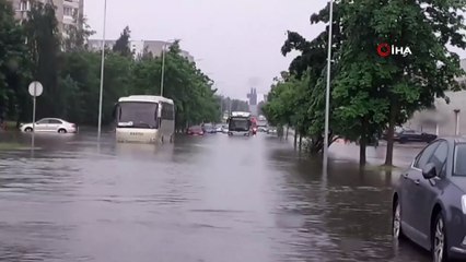 - Litvanya'nın başkenti Vilnius'ta sağanak yağışlar sele neden oldu