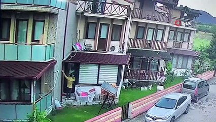 Evine gizlice giren tacizciyi son anda fark etti!