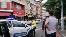 Ters yönden giden servis minibüsü motosikletli kuryeyle çarpıştı