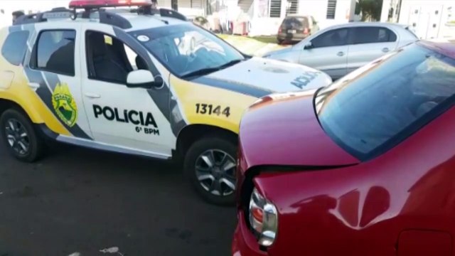 Sem CNH e embriagado, homem bate contra viatura da PM e acaba detido no Riviera