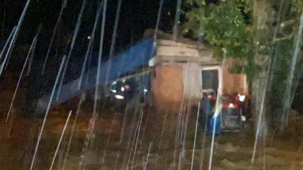 Düzce'de selde mahsur kalanları kurtarma çalışması başlatıldı
