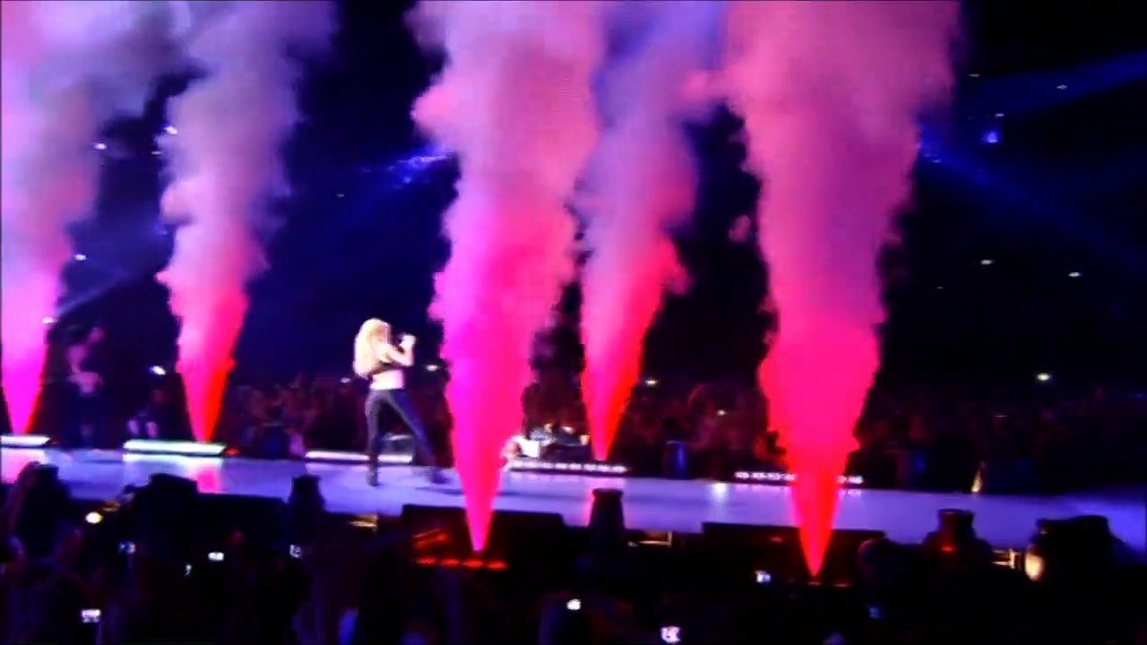SHAKIRA — She Wolf | (SHAKIRA: ‎LIVE FROM PARIS BERCY / ON 13TH AND 14TH JUNE 2011) | PALAIS OMNISPORTS DE PARIS-BERCY