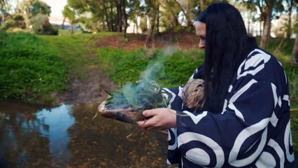 Wadawurrung artist uses ochre to connect with ancestors