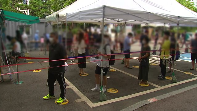 수도권 현행 거리두기 1주 연장...가구당 1인 검사받기 / YTN