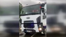 Üsküdar’da durdurulan çakarlı kamyon sürücüsüne para cezası