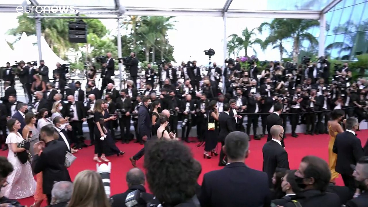Weltstars auf dem roten Teppich - 74. Filmfestspiele von Cannes eröffnet