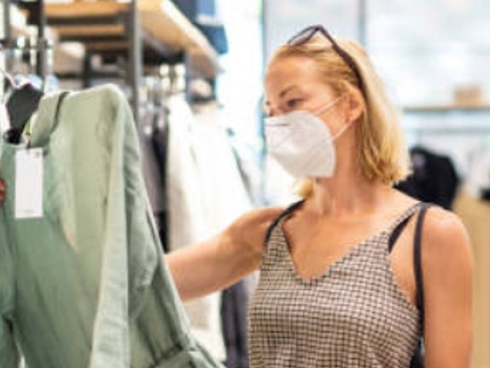 Justizministerin Lambrecht: Auch Geimpfte sollen weiter Maske tragen