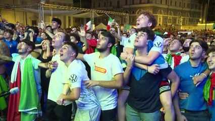 Las italianos celebran el pase a la final de la Eurocopa