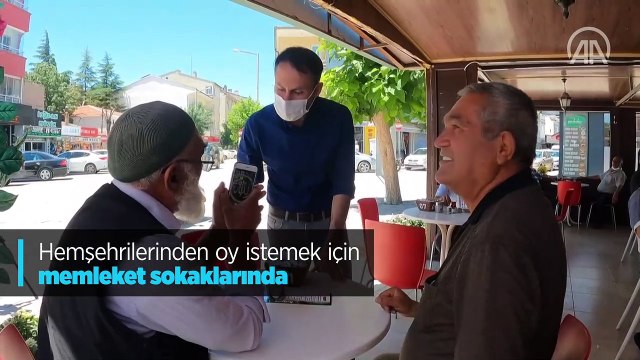 İsveç'te parti kuran Konyalı siyasetçi, hemşehrilerinden oy istemek için memleket sokaklarında