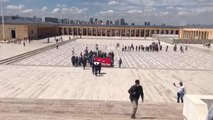 Tüm Anadolu Motosikletli Kuryeler Federasyonu üyeleri Anıtkabir'i ziyaret etti