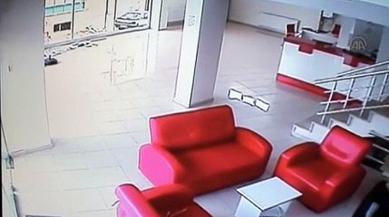 İş yeri soygunu güvenlik kamerasında