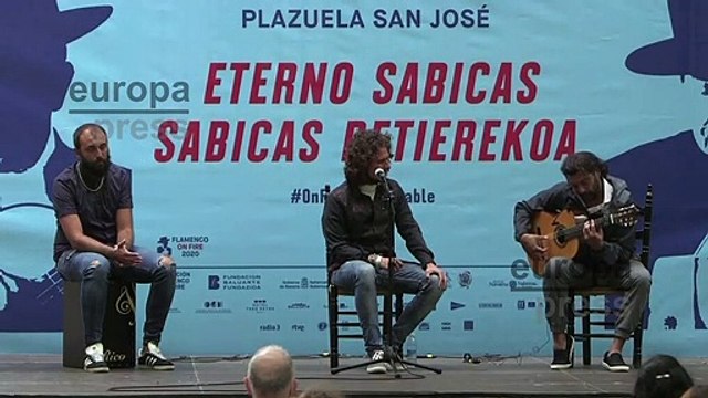 Sara olvida a Iker y se echa un Kiki. Mira cómo canta Kiki Morente, el novio de Sara Carbonero