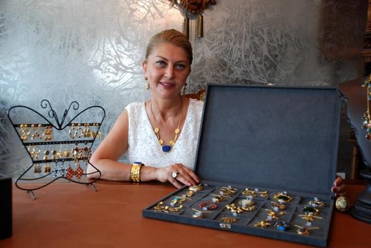 Altın kafes ten çıktı, ev hanımıyken iş kadını oldu