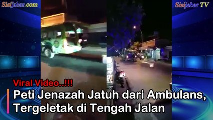 Viral Video Peti Jenazah Jatuh dari Ambulans, Tergeletak di Tengah Jalan